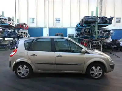 Veicolo di demolizione renault scénic ii (jm0/1_) 1.6 16v (jm1r) dell'anno 2006 alimentato k4md812