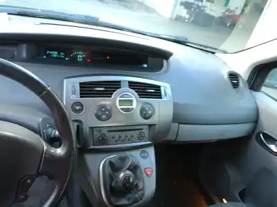 Veicolo di demolizione renault scénic ii (jm0/1_) 1.6 16v (jm1r) dell'anno 2006 alimentato k4md812