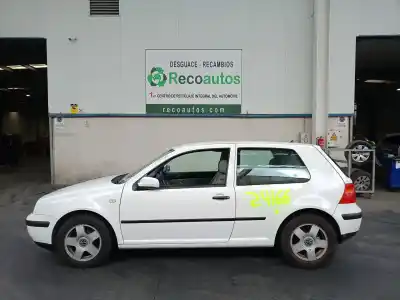 Здавання транспортного засобу VOLKSWAGEN GOLF IV BERLINA (1J1)  року 2000 потужний AKL