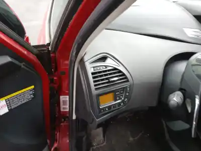 Здавання транспортного засобу citroen c4 picasso ii 2.0 bluehdi 135 року 2010 потужний rhj