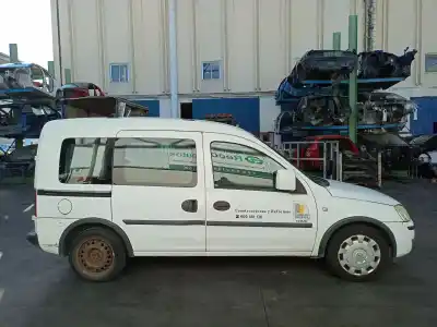 Veículo de Sucata opel combo tour 1.3 cdti 16v do ano 2005 alimentado z13dt