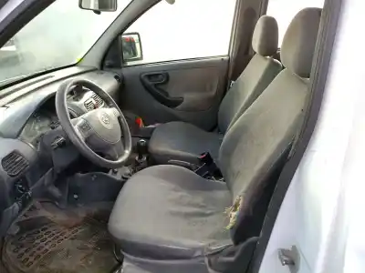 Veículo de Sucata opel combo tour 1.3 cdti 16v do ano 2005 alimentado z13dt