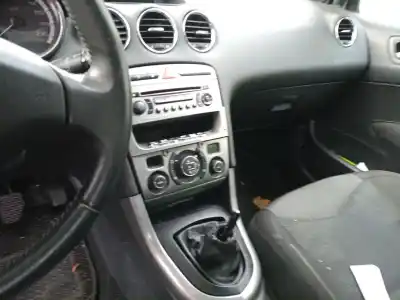 Veicolo di demolizione peugeot 308 1.6 16v hdi dell'anno 2008 alimentato 9h02