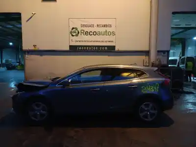 Vehicul casat VOLVO V40 FASTBACK (525) D3 al anului 2013 alimentat D5204T6