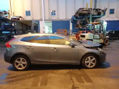 Vehicul casat volvo v40 fastback (525) d3 al anului 2013 alimentat d5204t6