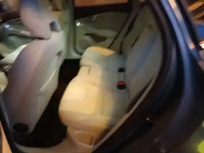 Vehicul casat volvo v40 fastback (525) d3 al anului 2013 alimentat d5204t6