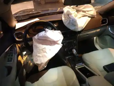 Vehicul casat volvo v40 fastback (525) d3 al anului 2013 alimentat d5204t6