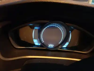 Vehicul casat volvo v40 fastback (525) d3 al anului 2013 alimentat d5204t6