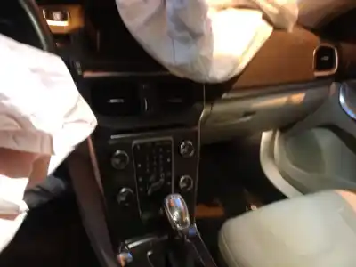 Vehicul casat volvo v40 fastback (525) d3 al anului 2013 alimentat d5204t6