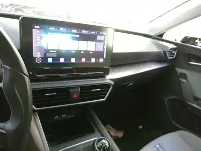 Veicolo di demolizione seat leon (kl1) 1.0 tsi dell'anno 2020 alimentato dlaa