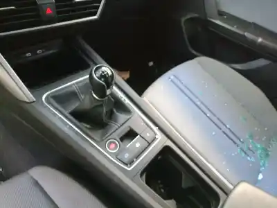 Veicolo di demolizione seat leon (kl1) 1.0 tsi dell'anno 2020 alimentato dlaa