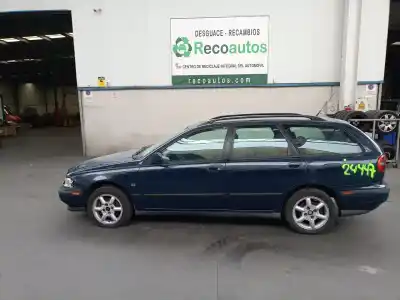 Scrapping Vehicle VOLVO V40 FAMILIAR  of the year 1999 powered D4197T2