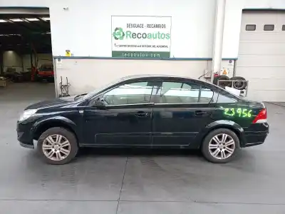 Veicolo di demolizione OPEL ASTRA H SEDÁN (A04)  dell'anno 2010 alimentato Z17DTR