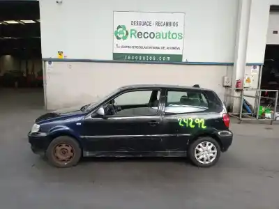 Veicolo di demolizione VOLKSWAGEN POLO BERLINA (6N2)  dell'anno 2001 alimentato AMF