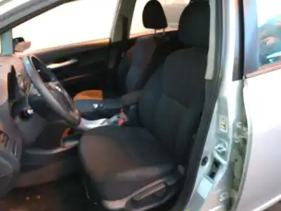 Veículo de Sucata toyota auris 1.8 16v (híbrido) do ano 2010 alimentado 2zr