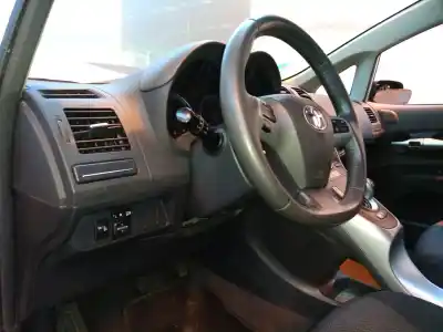 Veículo de Sucata toyota auris 1.8 16v (híbrido) do ano 2010 alimentado 2zr