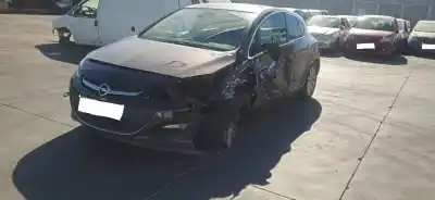 Veículo de Sucata OPEL ASTRA J LIM. 2.0 16V CDTI do ano 2013 alimentado A20DTH