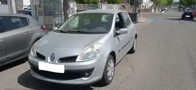 Veículo de Sucata RENAULT CLIO III 1.5 dCi Diesel CAT do ano 2009 alimentado K9K766