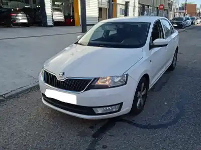 Vehículo de desguace SKODA RAPID 1.6 TDI DPF del año 2014 con motor CAY