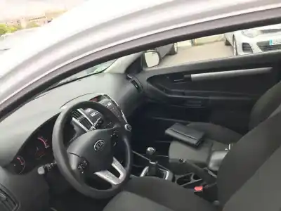 Здавання транспортного засобу KIA CEED 1.4 CAT 90 CV / 66 KW року 2010 потужний G4FAL