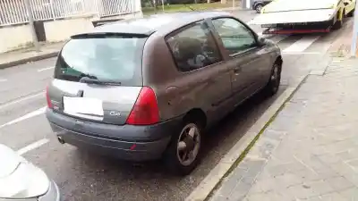 Veículo de Sucata renault clio ii fase i (b/cbo) 1.6 16 v initiale (b/cbot) do ano 1999 alimentado 
