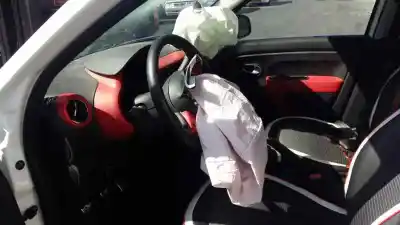 Здавання транспортного засобу renault twingo iii 0.9 energy року 2015 потужний 