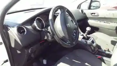 Veículo de Sucata peugeot 5008 2.0 blue-hdi fap do ano 2015 alimentado 