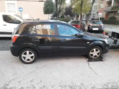 Sloopvoertuig kia rio 1.6 emotion van het jaar 2005 aangedreven g4ed