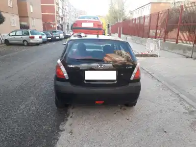 Sloopvoertuig kia rio 1.6 emotion van het jaar 2005 aangedreven g4ed