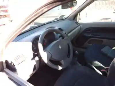 Утилизация автомобиля RENAULT CLIO II FASE II (B/CB0) 1.2 16V года 2002 питание D4F712