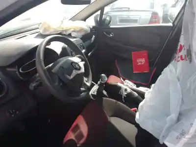 Sloopvoertuig renault clio iv authentique van het jaar 2014 aangedreven d4f740