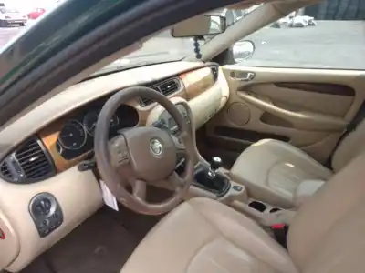 Veicolo di demolizione jaguar x-type 2.0 diesel cat dell'anno 2004 alimentato 6b