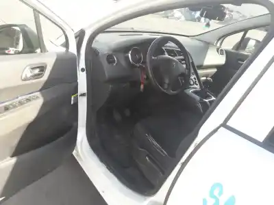 Véhicule à la ferraille peugeot 5008 active de l'année 2014 alimenté bh01