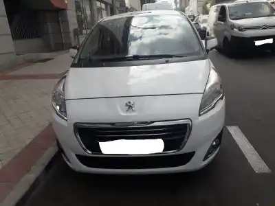 Véhicule à la ferraille peugeot 5008 active de l'année 2014 alimenté bh01