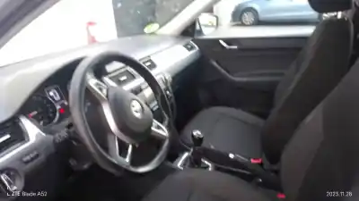 Здавання транспортного засобу skoda rapid ambition року 2015 потужний cxm