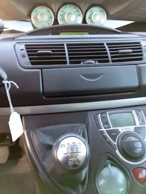 Scrapping Vehicle peugeot 807 sv of the year 2003 powered 4hx