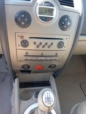 Veículo de Sucata renault megane iii berlina 5 p privilege do ano 2007 alimentado f9q818