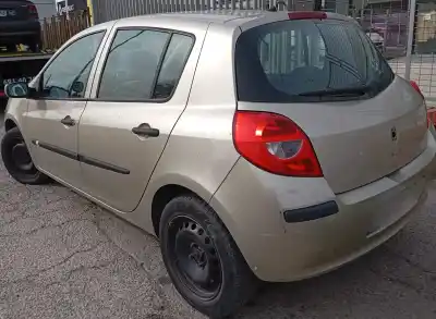 Véhicule à la ferraille renault clio iii expression de l'année 2007 alimenté k9k766