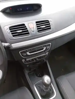 Veículo de Sucata renault megane iii berlina 5 p dynamique do ano 2009 alimentado k9k832