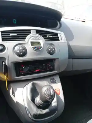 Veículo de Sucata renault scenic ii grand dynamique do ano 2008 alimentado m9r700