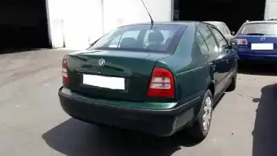Veículo de Sucata SKODA OCTAVIA BERLINA (1U2)  do ano 2001 alimentado 