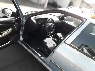 Veicolo di demolizione PEUGEOT 406 BERLINA  dell'anno 2002 alimentato RHZ