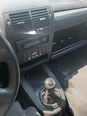 Veículo de Sucata audi a2 (8z) 1.4 do ano 2002 alimentado bby