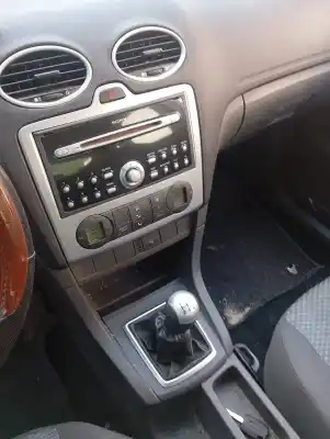 Veículo de Sucata ford focus berlina (cap) ambiente (d) do ano 2006 alimentado hwda