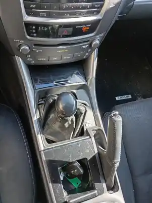 Veicolo di demolizione lexus is200 (ds2/is2) 200d dell'anno 2011 alimentato d2ad