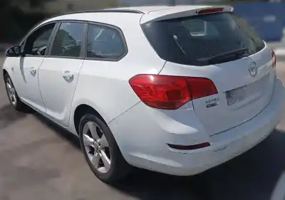 Veículo de Sucata opel astra j sports tourer selective do ano 2012 alimentado a17dtr