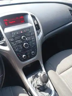 Veículo de Sucata opel astra j sports tourer selective do ano 2012 alimentado a17dtr