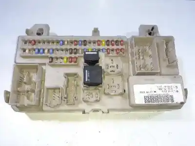 Recambio de automóvil de segunda mano de caja reles / fusibles para ford focus berlina (cap) trend referencias oem iam 2027109 4m5t14a073af 7m5t14a073fh