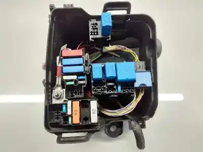 Peça sobressalente para automóvel em segunda mão caixa de fusíveis e relés por dacia sandero stepway referências oem iam 243825499r  243809584r