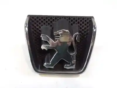 Pièce détachée automobile d'occasion emblème / logo pour peugeot 307 berlina (s2) d-sign références oem iam 9634014777  